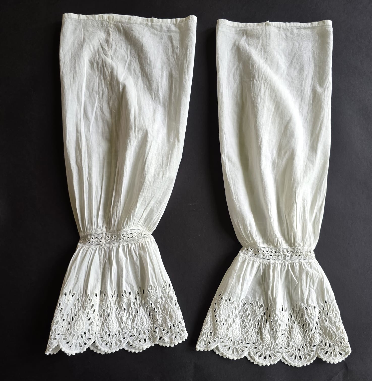 CIVIL WAR 1850’S COTTON UNDER SLEEVES FOR DRESSW ORNATE CUTWORK SCALLOP EDGE