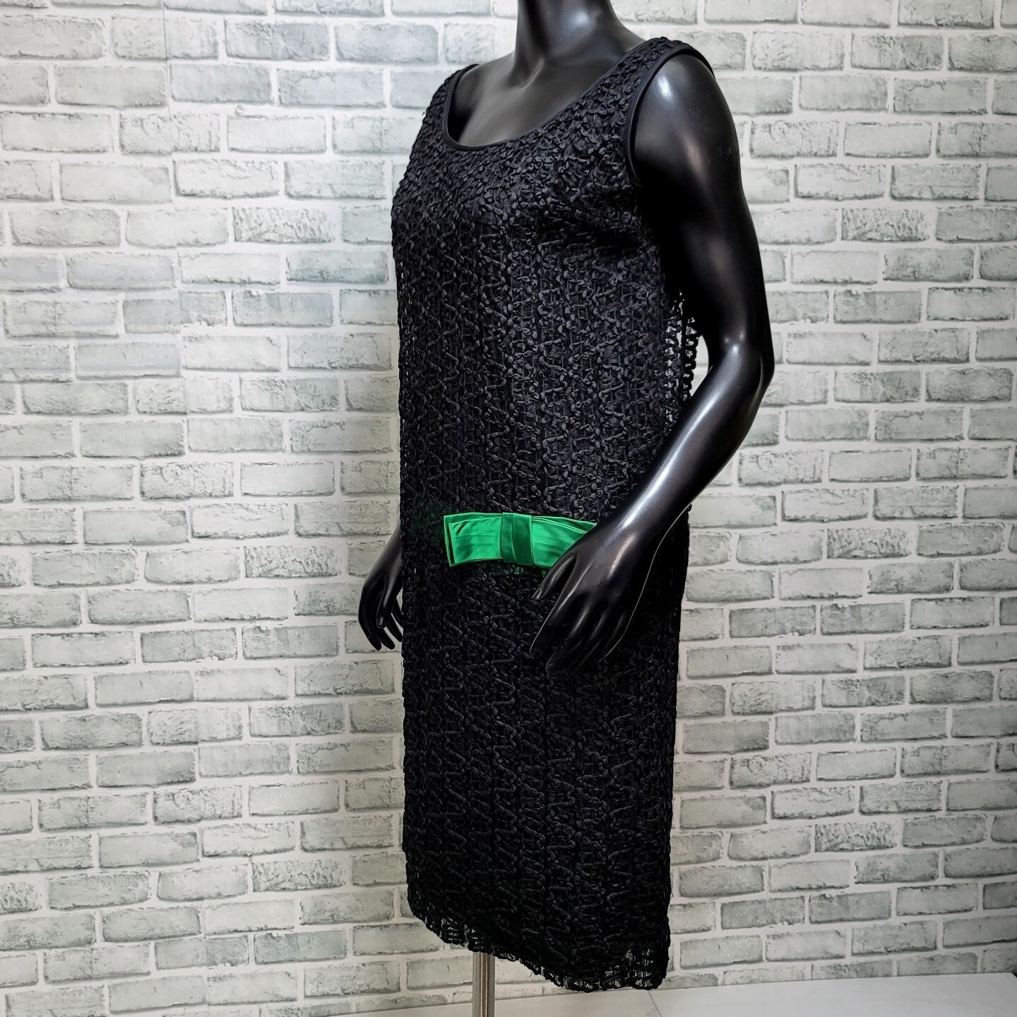Vintage 1960s Bains Las Vegas Black Textured Lace Sheath Cocktail Dress Mod