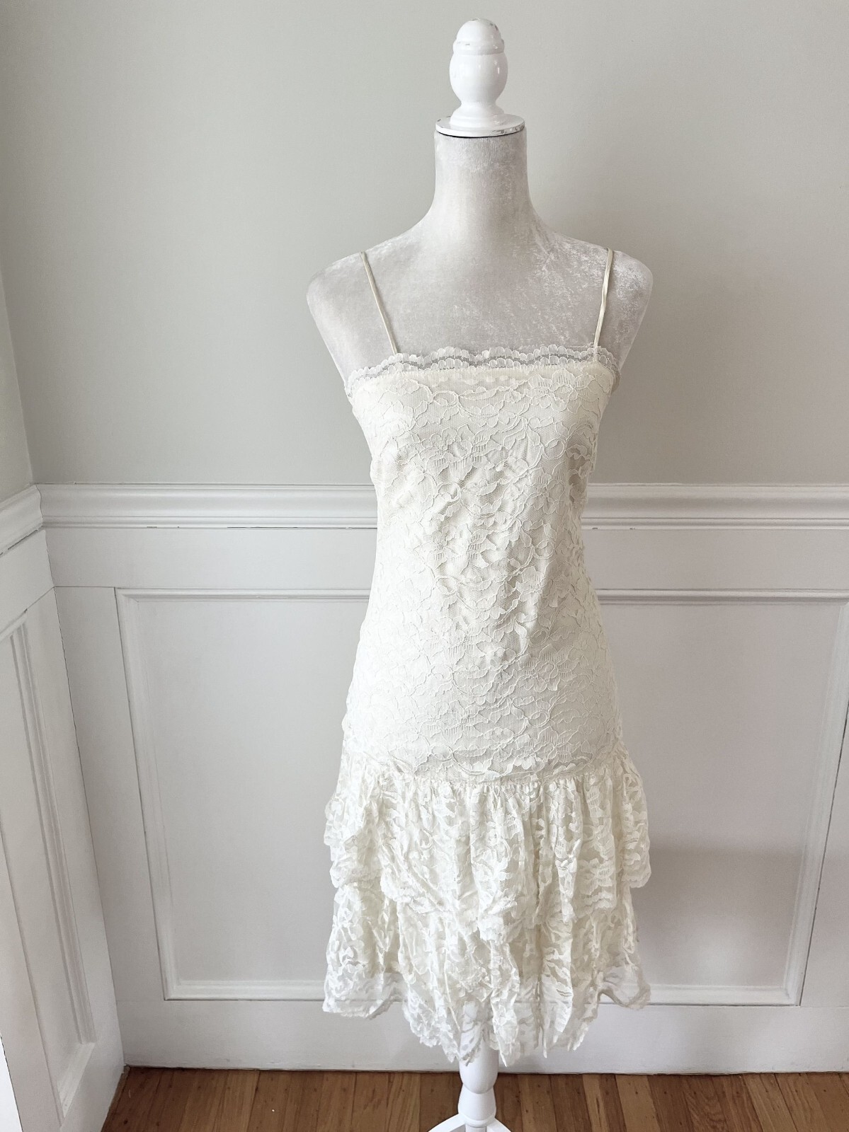 Vintage Ivory Lace Dress With Ruffled Hem & Zip Back By Diamonds Run