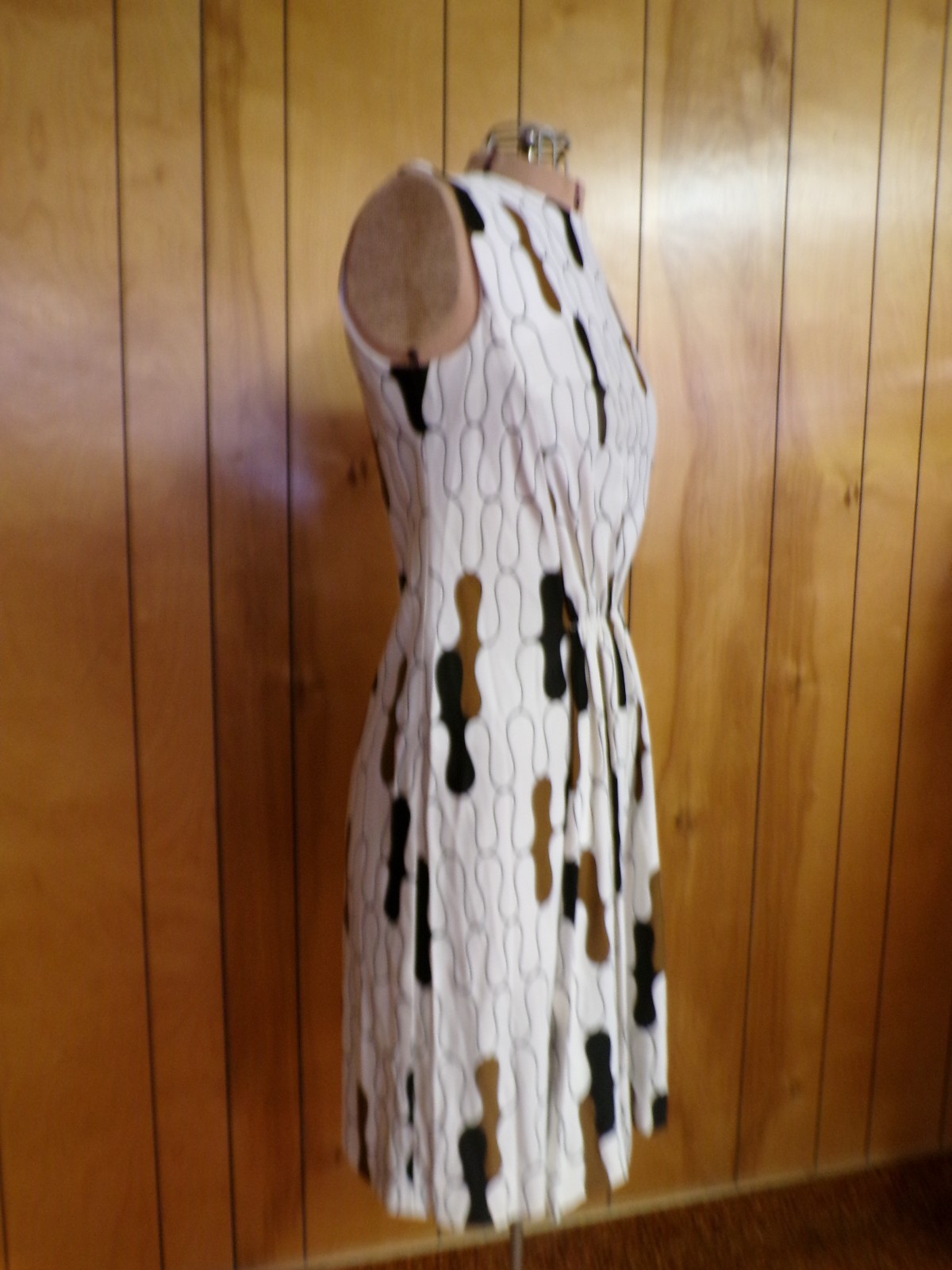 Vintage R&K White w/ Brown Black Geometric Polyester Dress Waist 31″