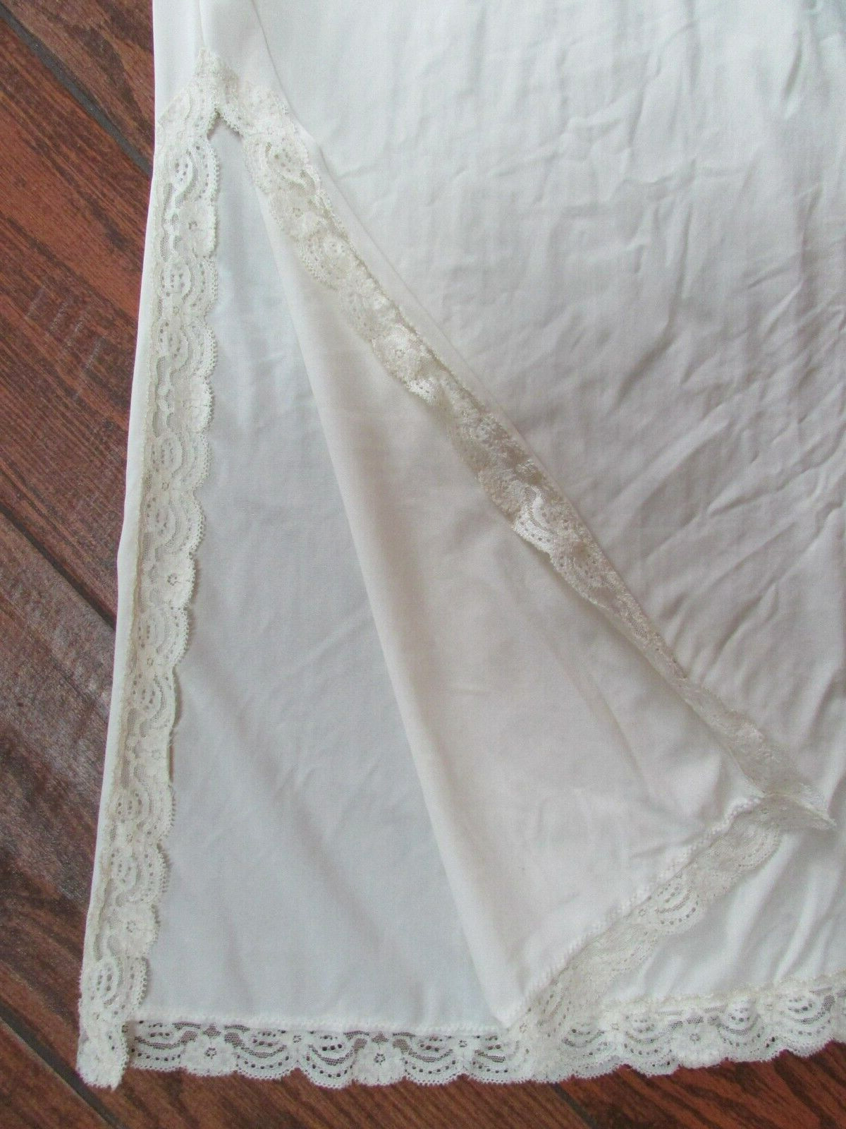 VTG Shadow Line 39″ Long Maxi Beige Half Slip Nylon 18″ Side Slit Size S USA