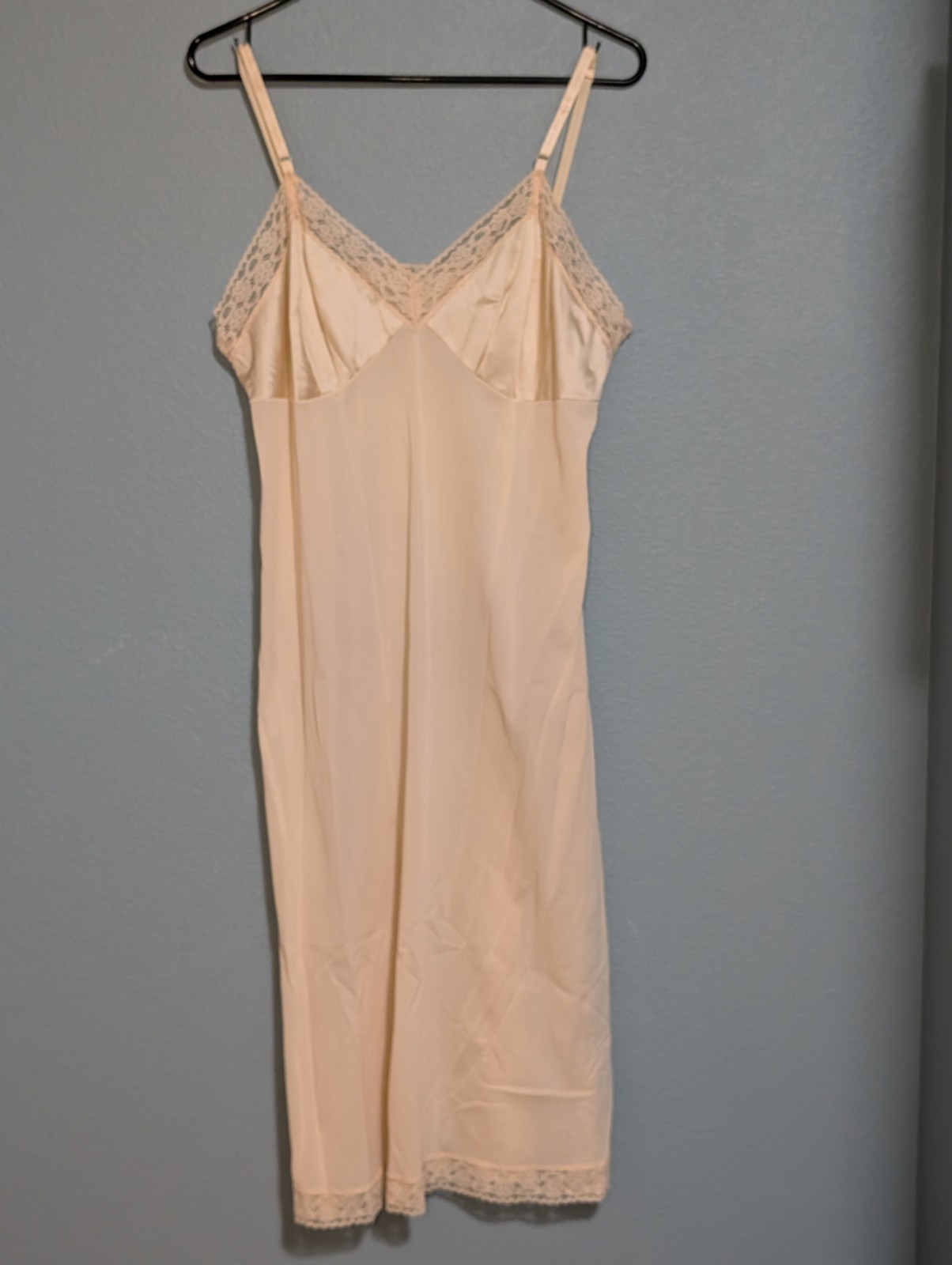 Vintage 70s Vanity Fair Cream Beige Sexy Nightie Lingerie Lace Satin Size 40 TT