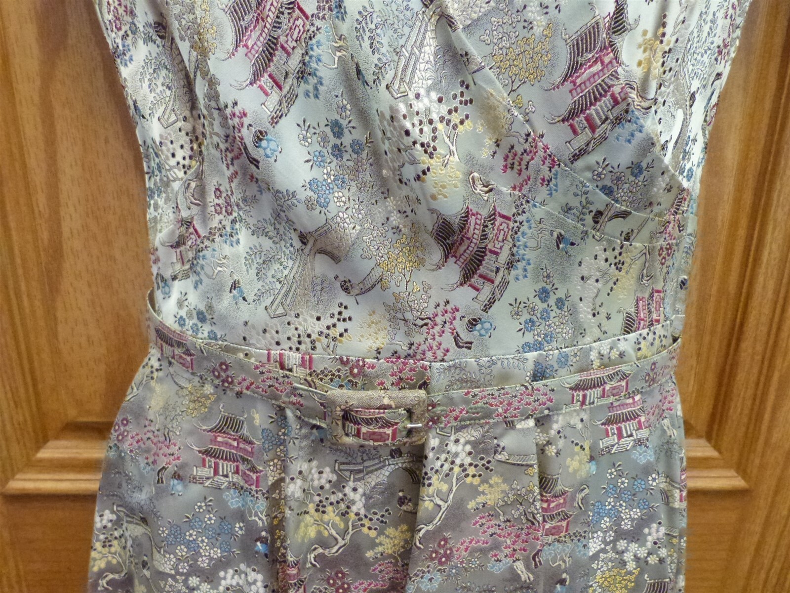 Lovely Vintage 1950s Vintage Asian brocade sleeveless dress homemade pagoda M/L