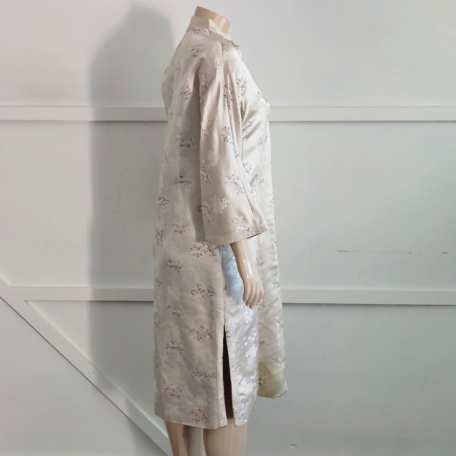 VTG British Crown Colony Champagne Satin Floral Crane Cheongsam Duster Robe Coat