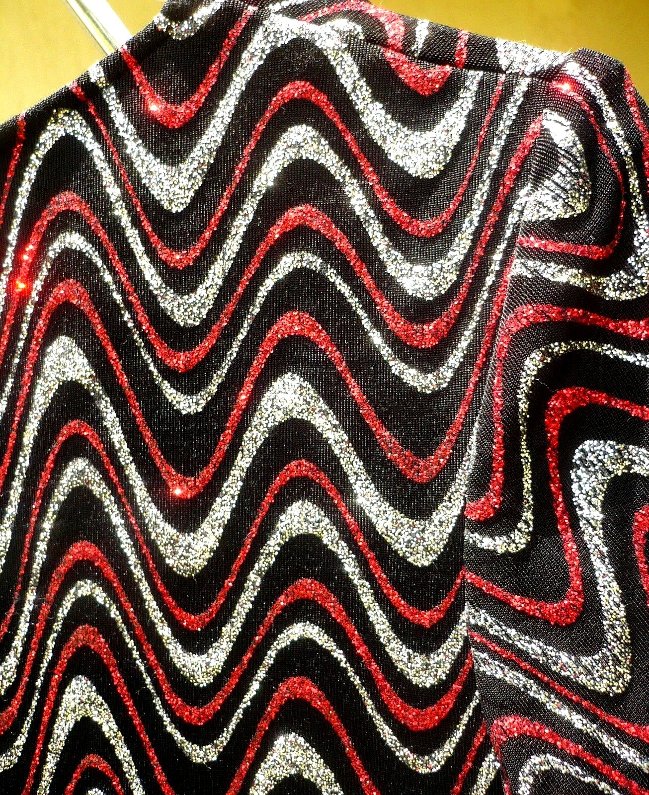 VTG DRESSBARN M RED SILVER SPARKLE EVENING SPIRAL WAVE STRETCH TOP BLOUSE WOMEN