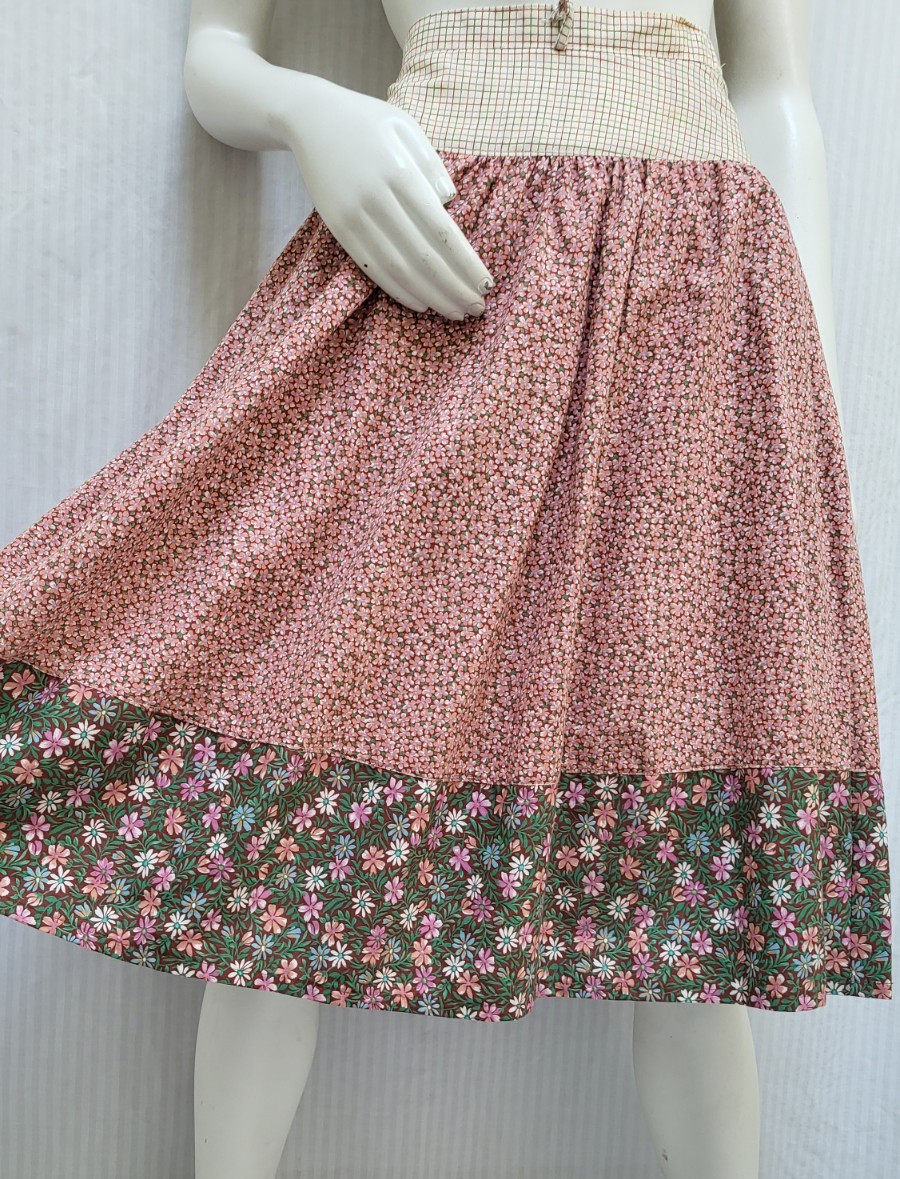 Vintage East River Clothing Co. Floral Tiered Skirt – Size Small – Waist 27″