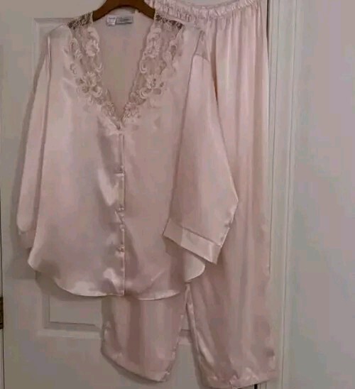 Vtg 80’s Etienne 2 Piece Pajamas Sz Large Blush Pink Silky Satin, Beaded Lace