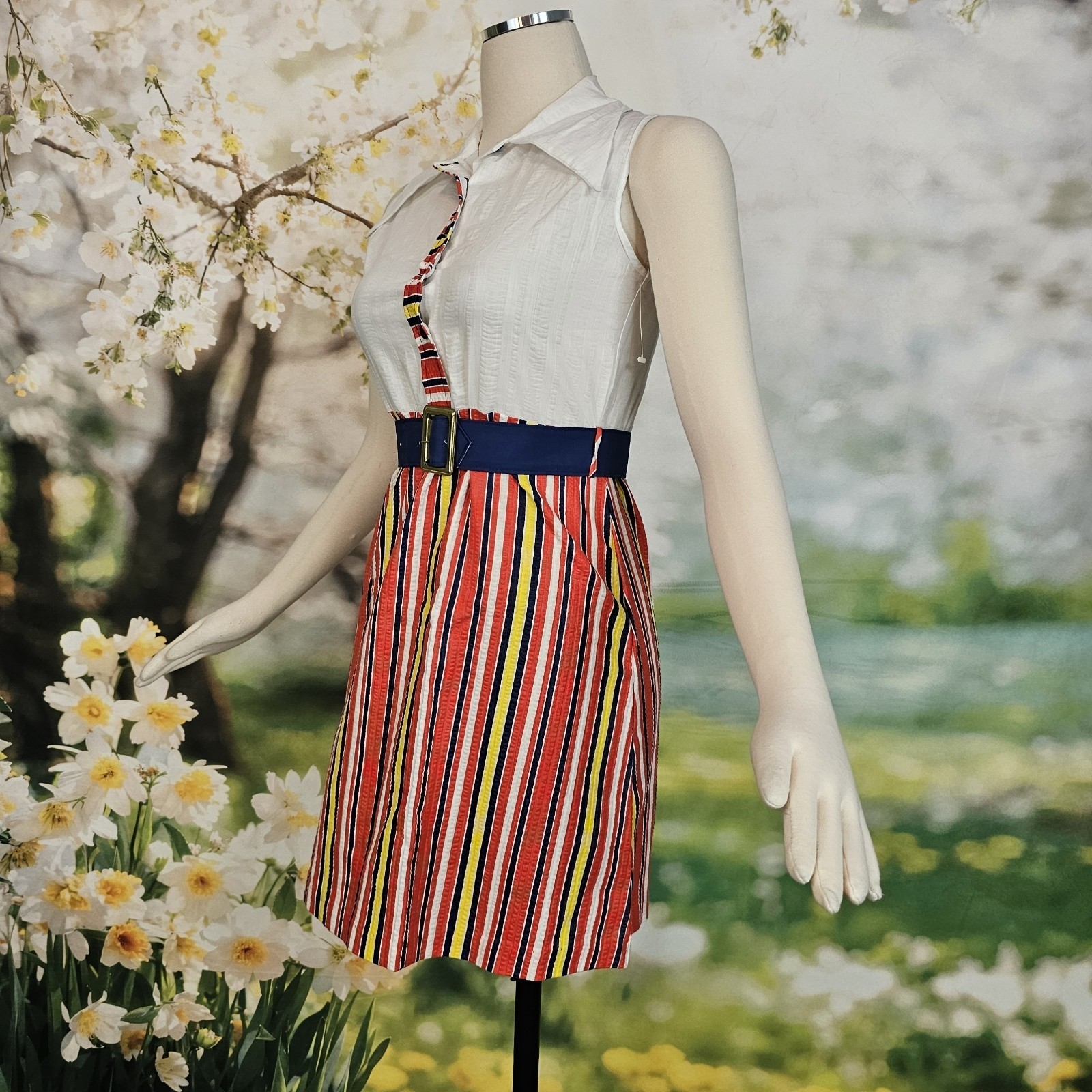Vintage 1970s Dress Sleeveless Minidress White Button Up Pointed Collar Striped