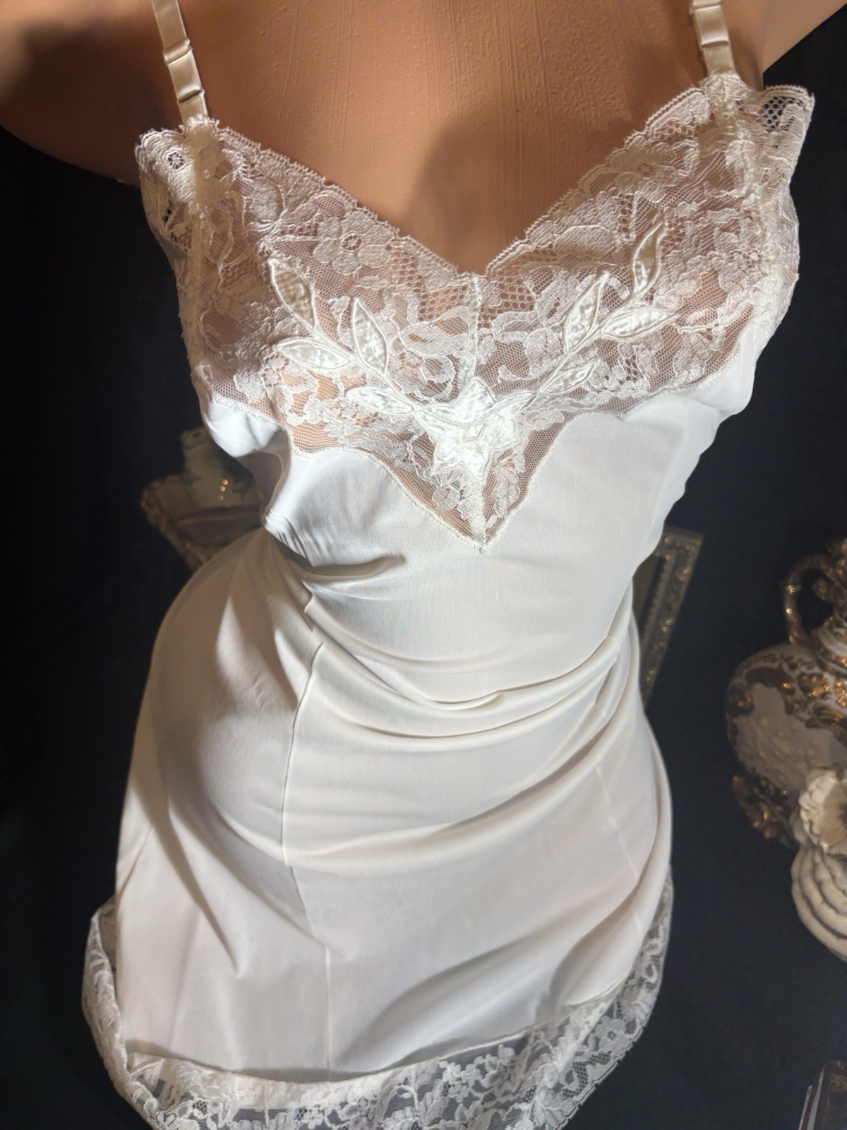 Vtg SILKY SOFT SLIP GOWN CHANTILLY LACE NIGHTGOWN Negligee WOMAN SLIP
