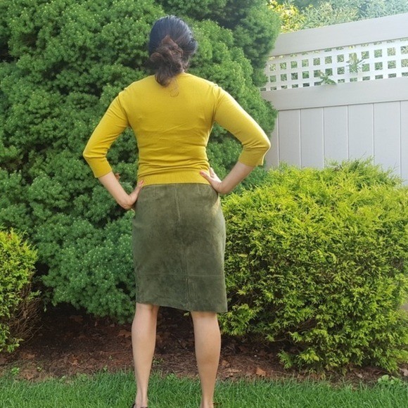 Vintage Y2K Lord & Taylor Olive Green Suede Leather Pencil Midi Skirt Size 6