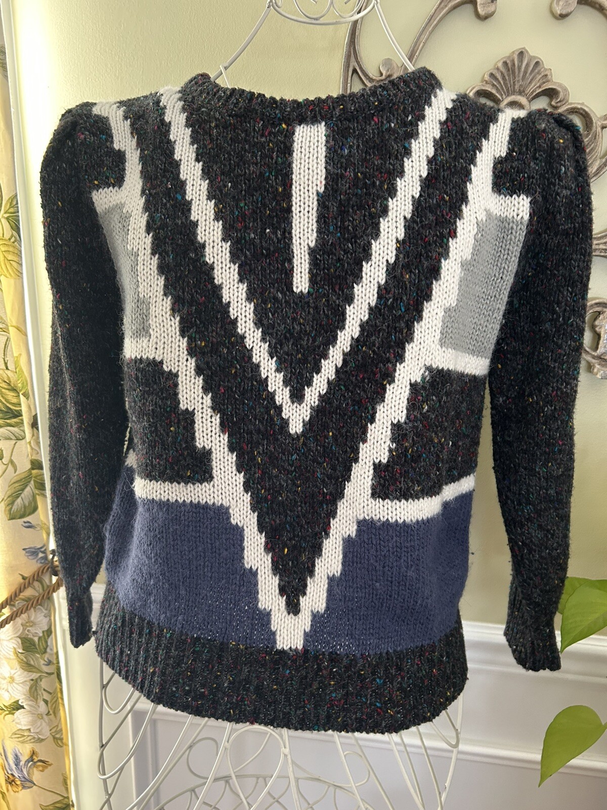 True Vintage 80’s Women’s Graphic Sweater Small Jason Maxwell AWESOME!!