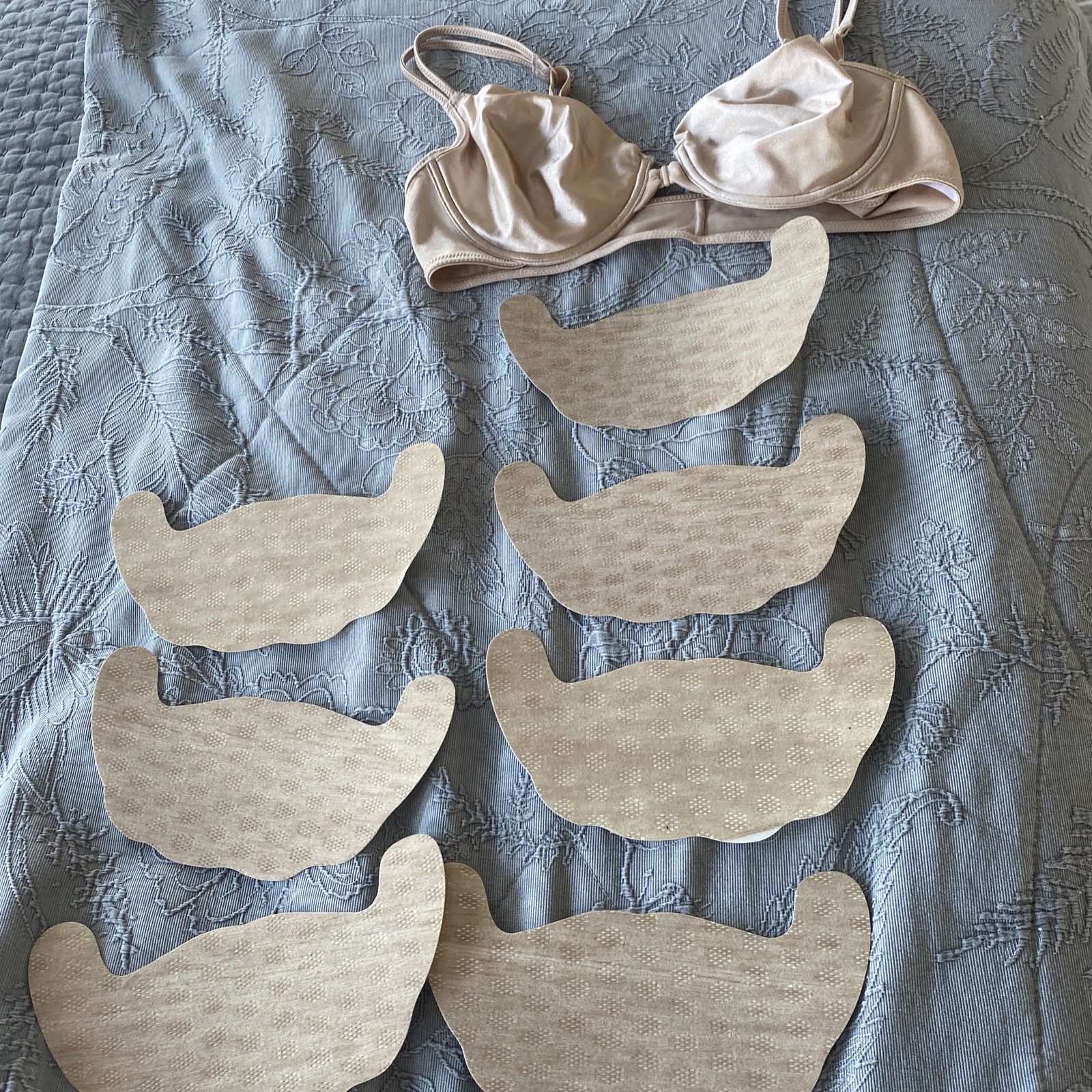 Lily of France 36 B bra and 7 adhesive boob liners brand new without tag!