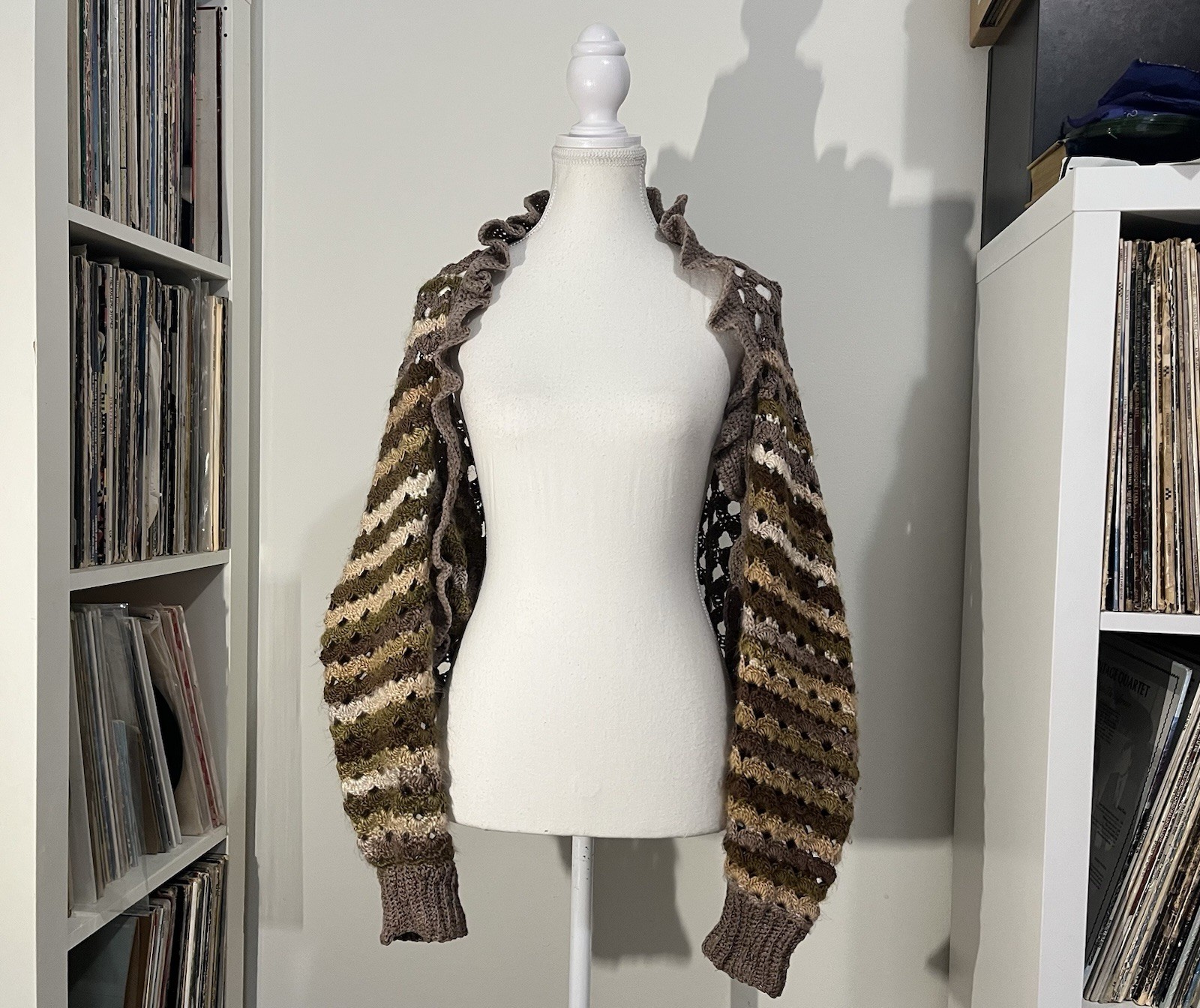 VTG 1970s Handmade Brown Crochet Ruffle Stripe Bolero Shrug Cardigan Women’s S/M