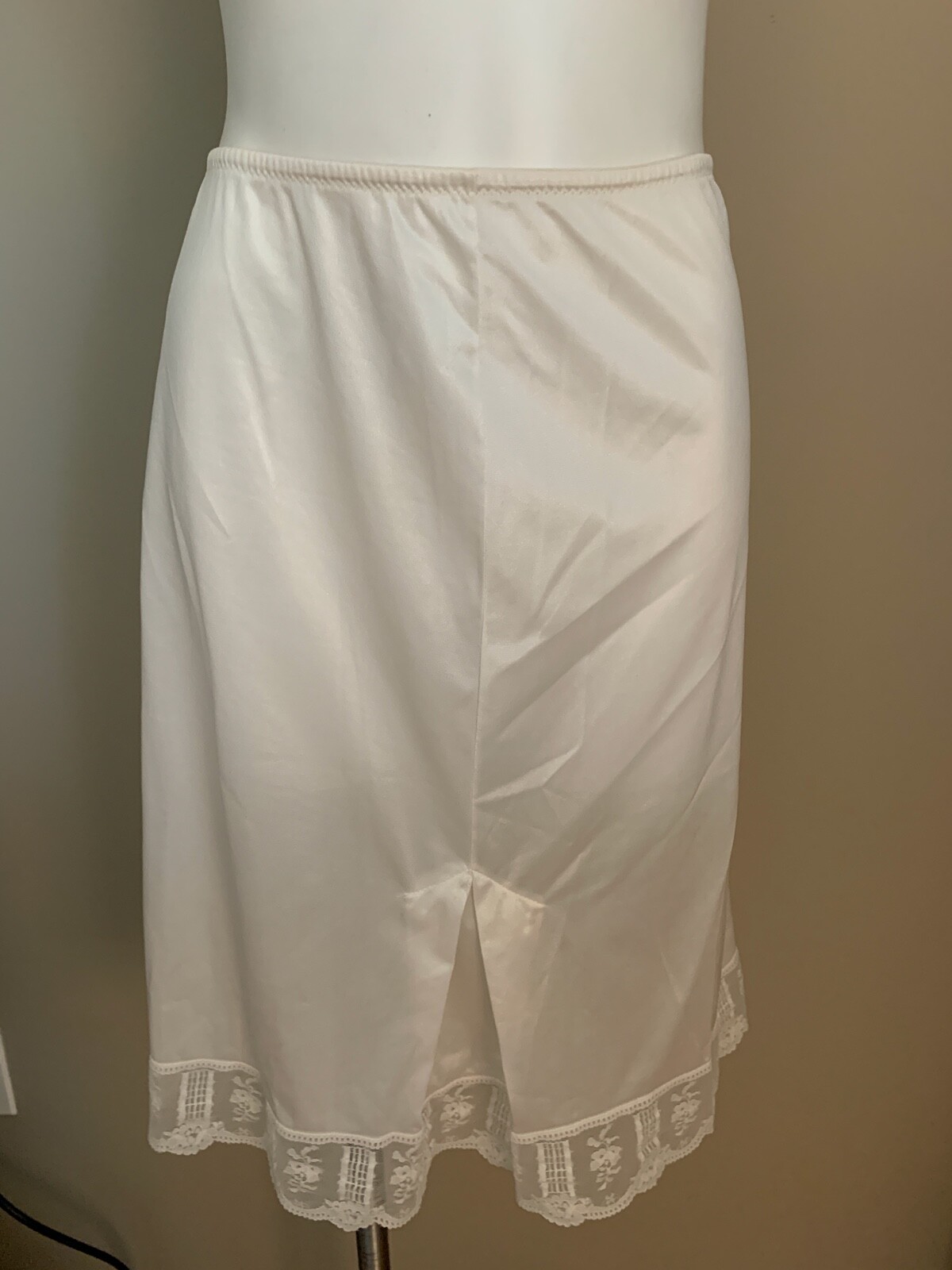 Vintage Formfit Rogers Cream Half Slip M Tall Below the Knee Kick Pleats