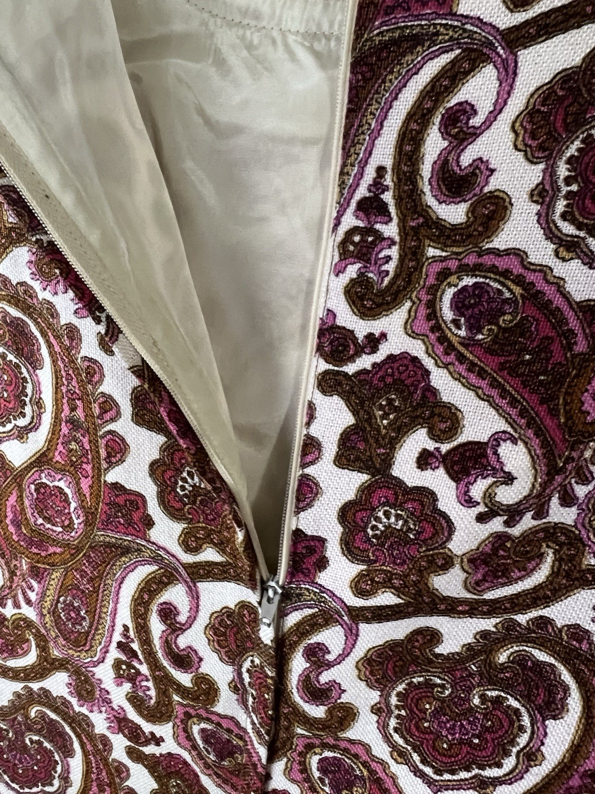 VTG 1960’s 1970’s Shift Dress Size 2 Pink White Paisley Majestic Brand Groovy