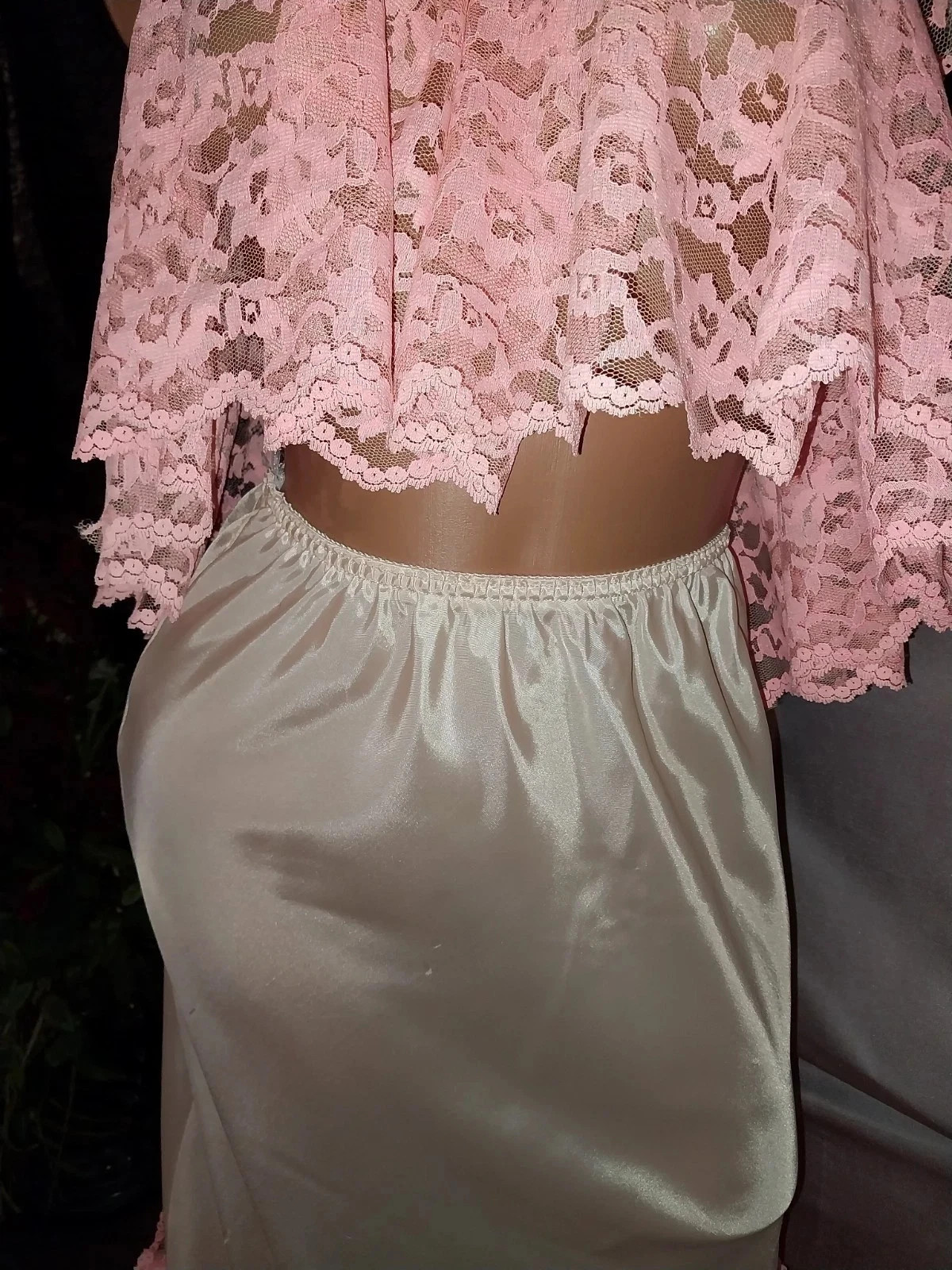 VTG SATIN LIQUID SHINY FARR WEST ESQUE HALF SLIP WIDE RUFFLES LACE PEACH PINK SM