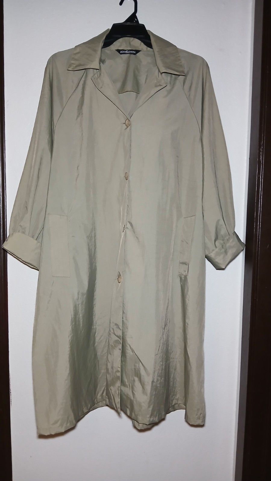 Vintage Women’s Tan Aqua Sheen Nylon Trench Rain Coat Oversized Lucite Button XL