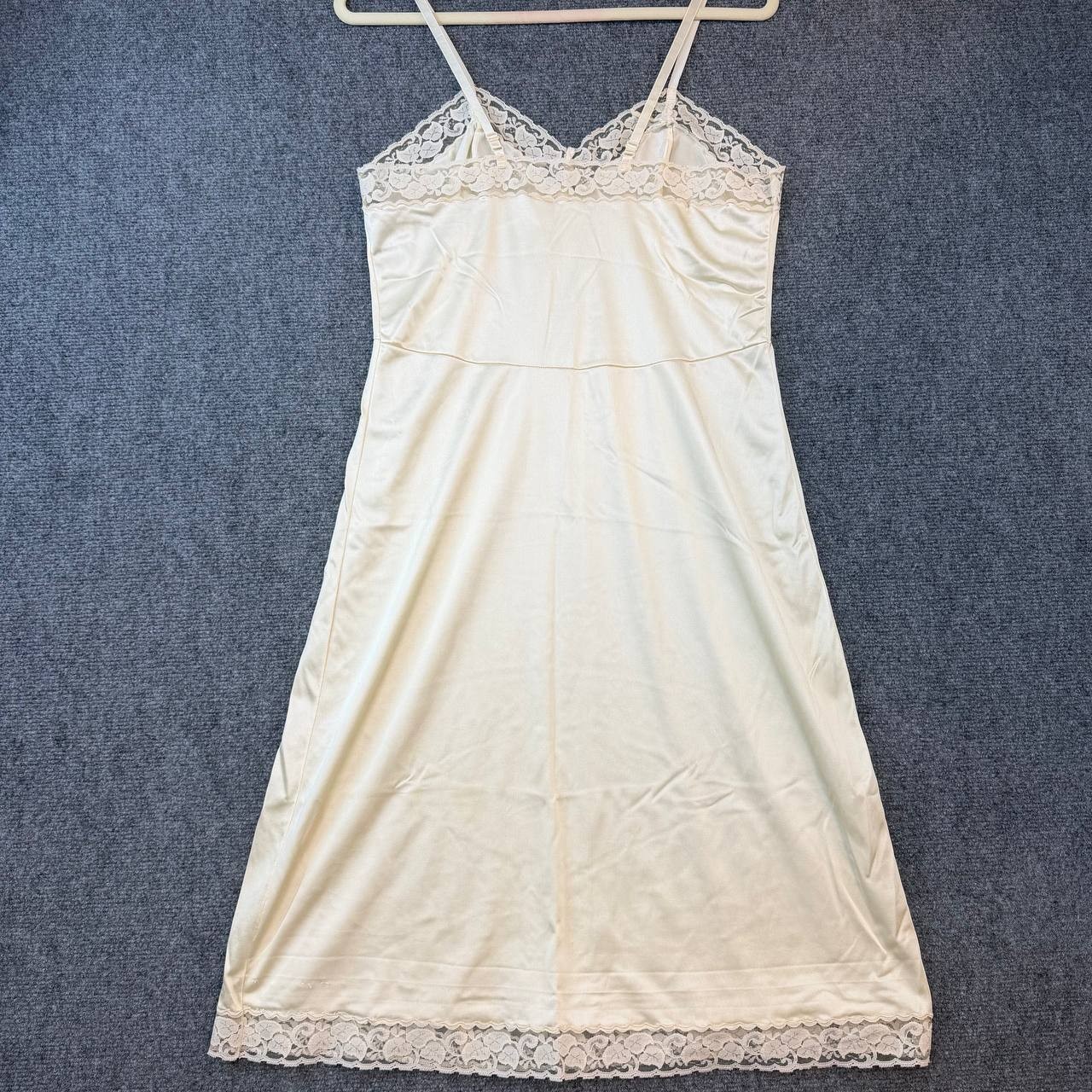 Vintage VENTURA Ivory Nylon Slip Nightgown Lace Trim Adjustable Straps 40”