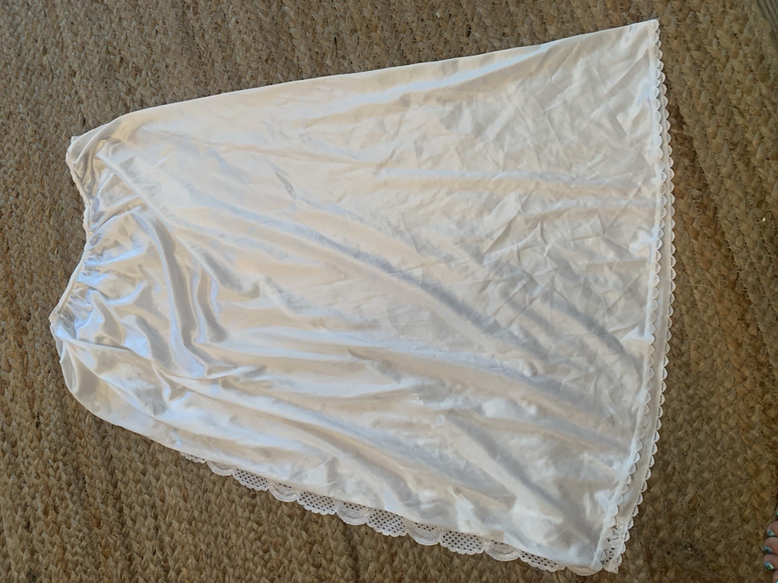Vintage Warner’s (Sz L) Perfect Measure Half Slip 29” White Nylon Lace Trim Slit