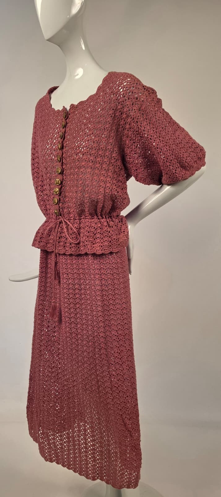 VINTAGE 1940’S ROSE HAND CROCHET DRESS SET W GOLD TONE METAL BUTTON CLOSURE