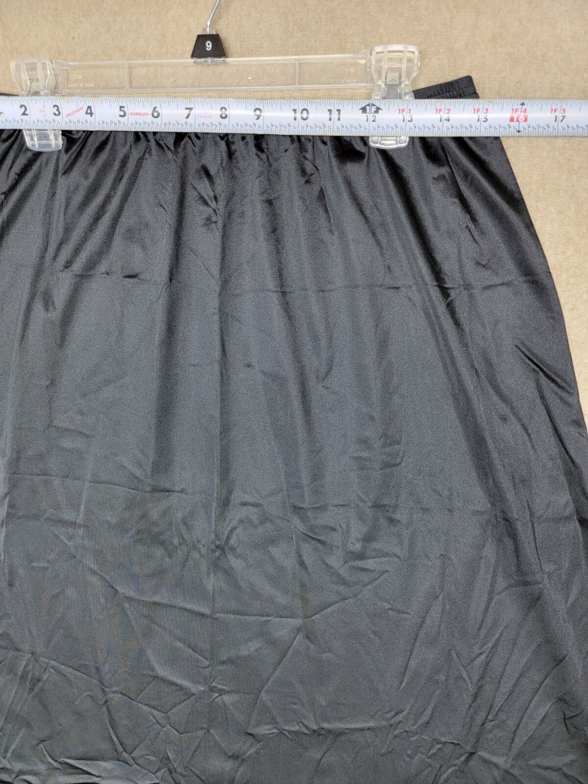 VTG ~~ VANITY FAIR Half Slip Black A-line 26″ Short Nylon Elastic Waist No Slit