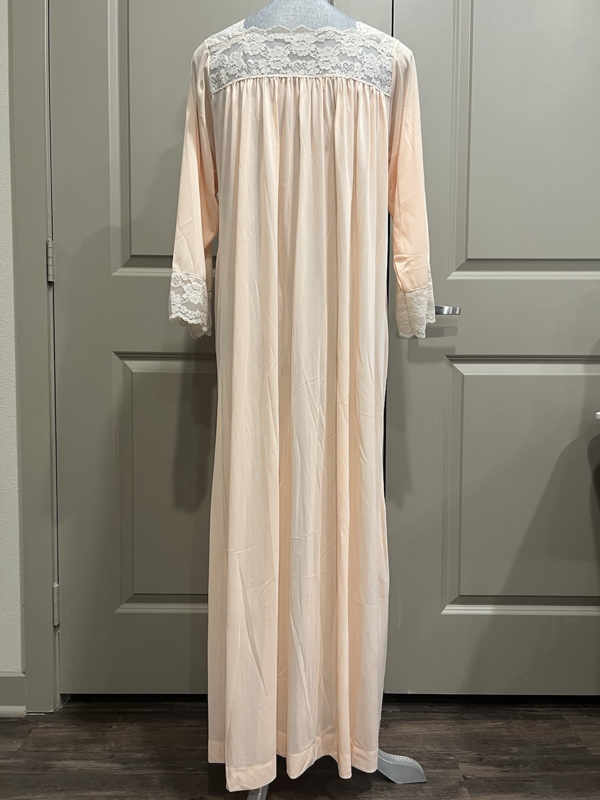 Colony Club Nightgown L Lace Floral Robe Pastel Peach Granny Nylon 60’s 70’s