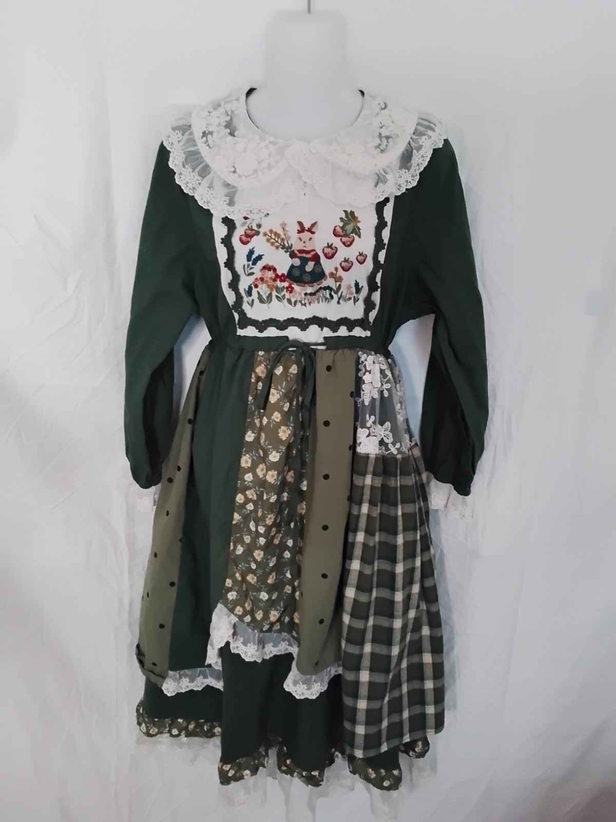 Cottagecore style Dark Green Dress Lace Collar Plaid Cottage Colonial Pioneer