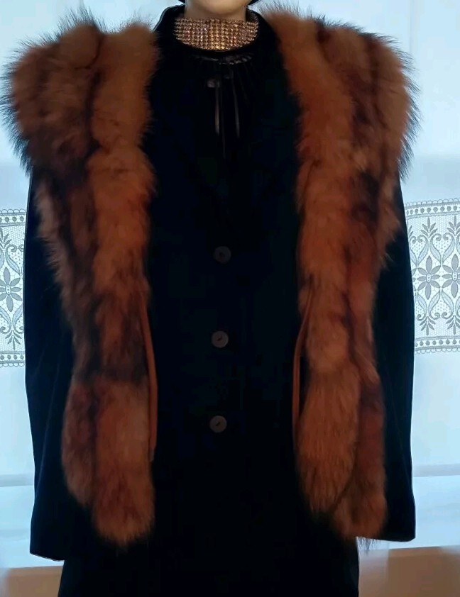 FOX VEST – SIZE SMALL/MEDIUM BY JACQUES SAINT LAURENT FOR F.C.I. PARIS NEW YORK