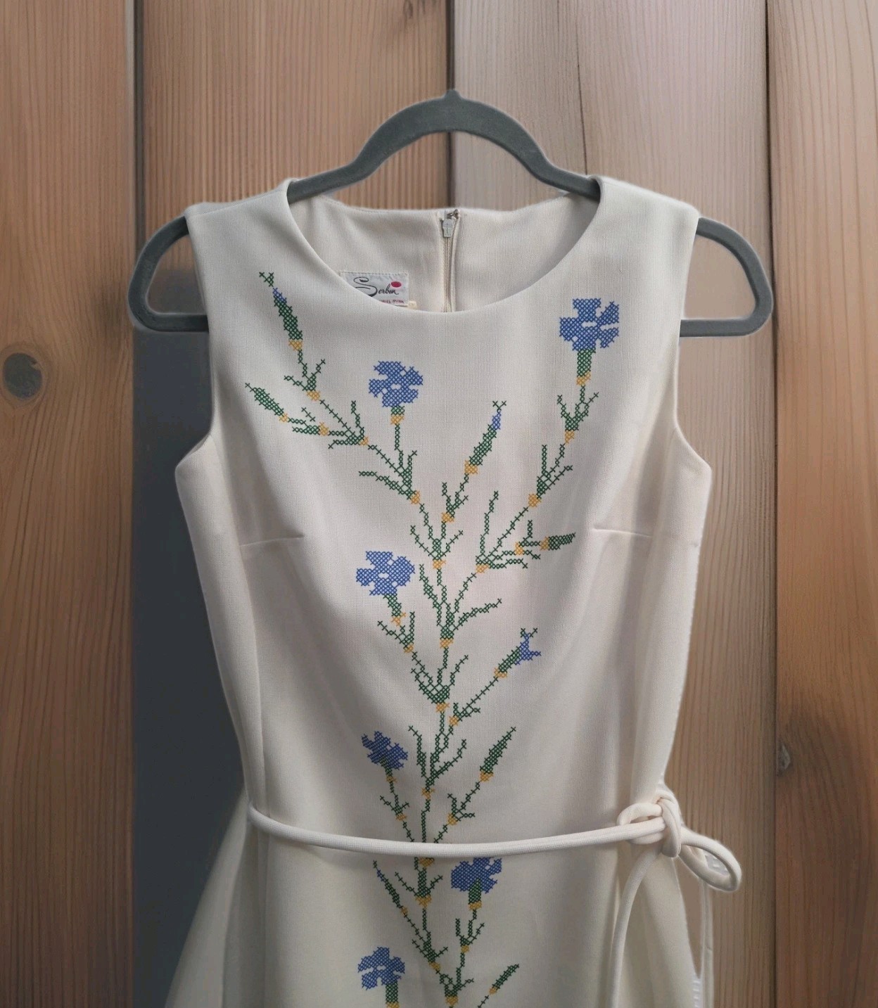 Vintage 1960s Serbin Muriel Ryan White Sleeveless Floral Mid Dress Silky Pin Up