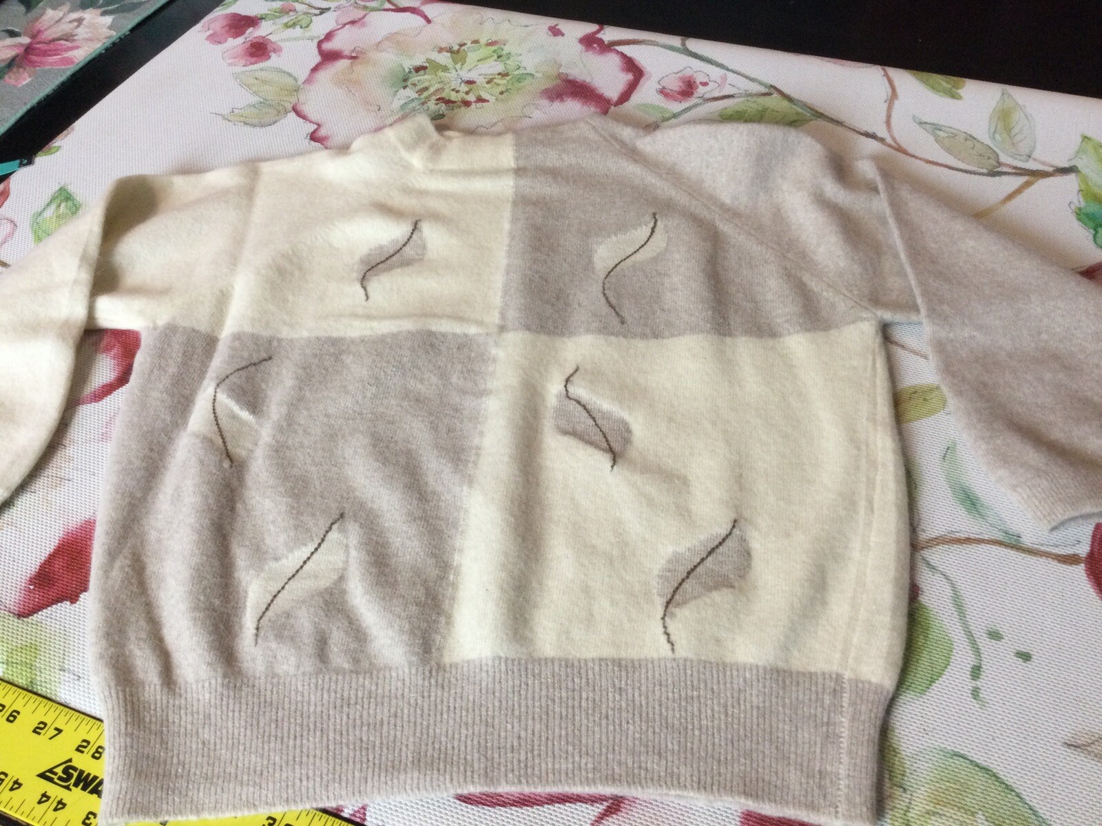 Vintage Sz 8 Bobbie Brooks Ivory & Beige Leaf Sweater Lamb Wool Pinup Glam