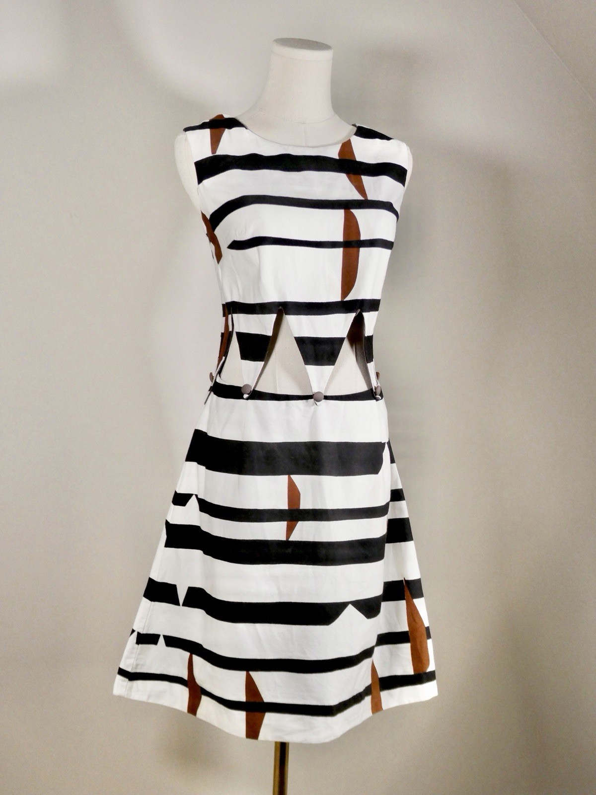 Vintage 1960s Triangle Cutout Dress Op Art Mod Monochrome 60s Medium M Cut Out