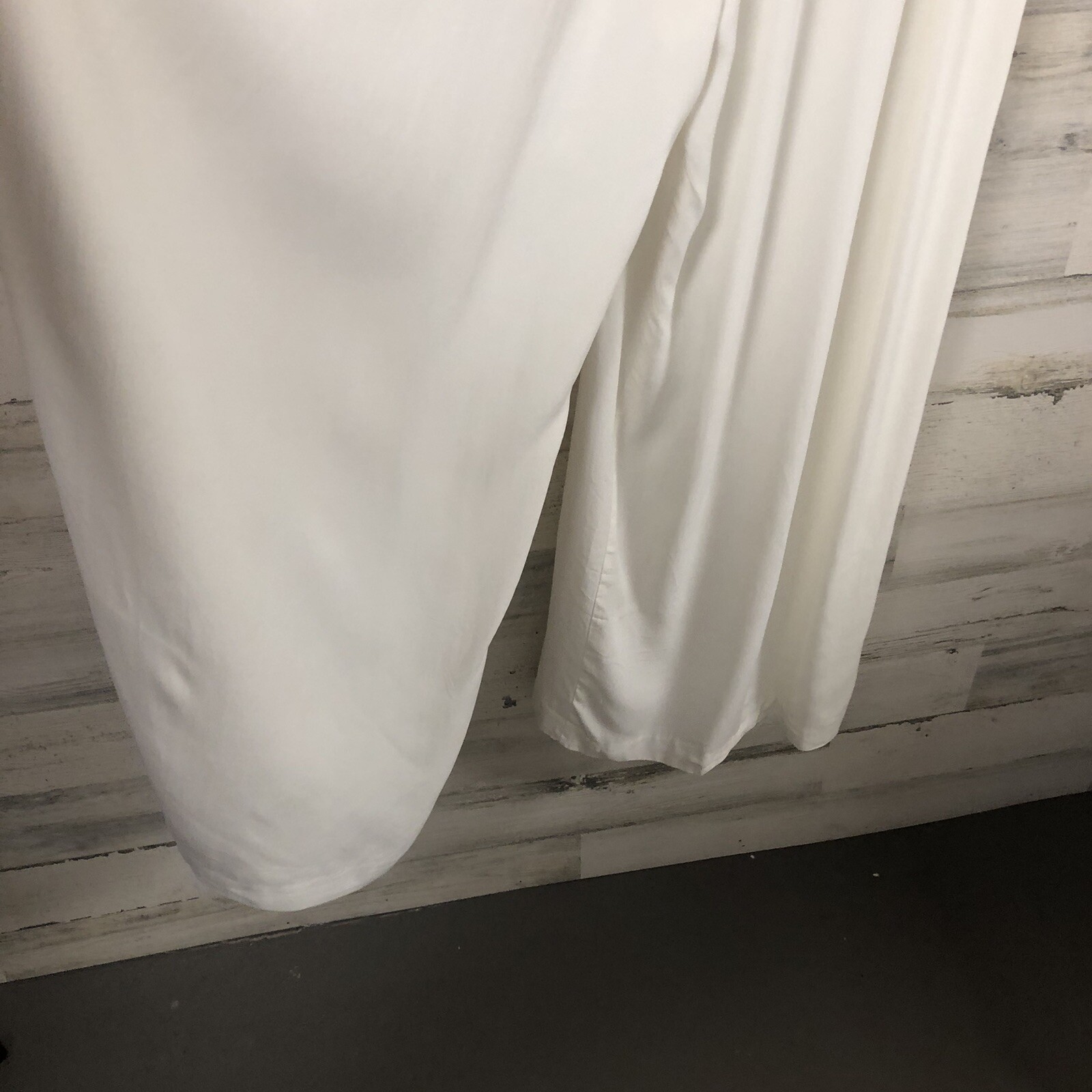 Jeffery & Dara White Jumpsuit 10 Textured Bodice Empire Waist Romantic Feminine
