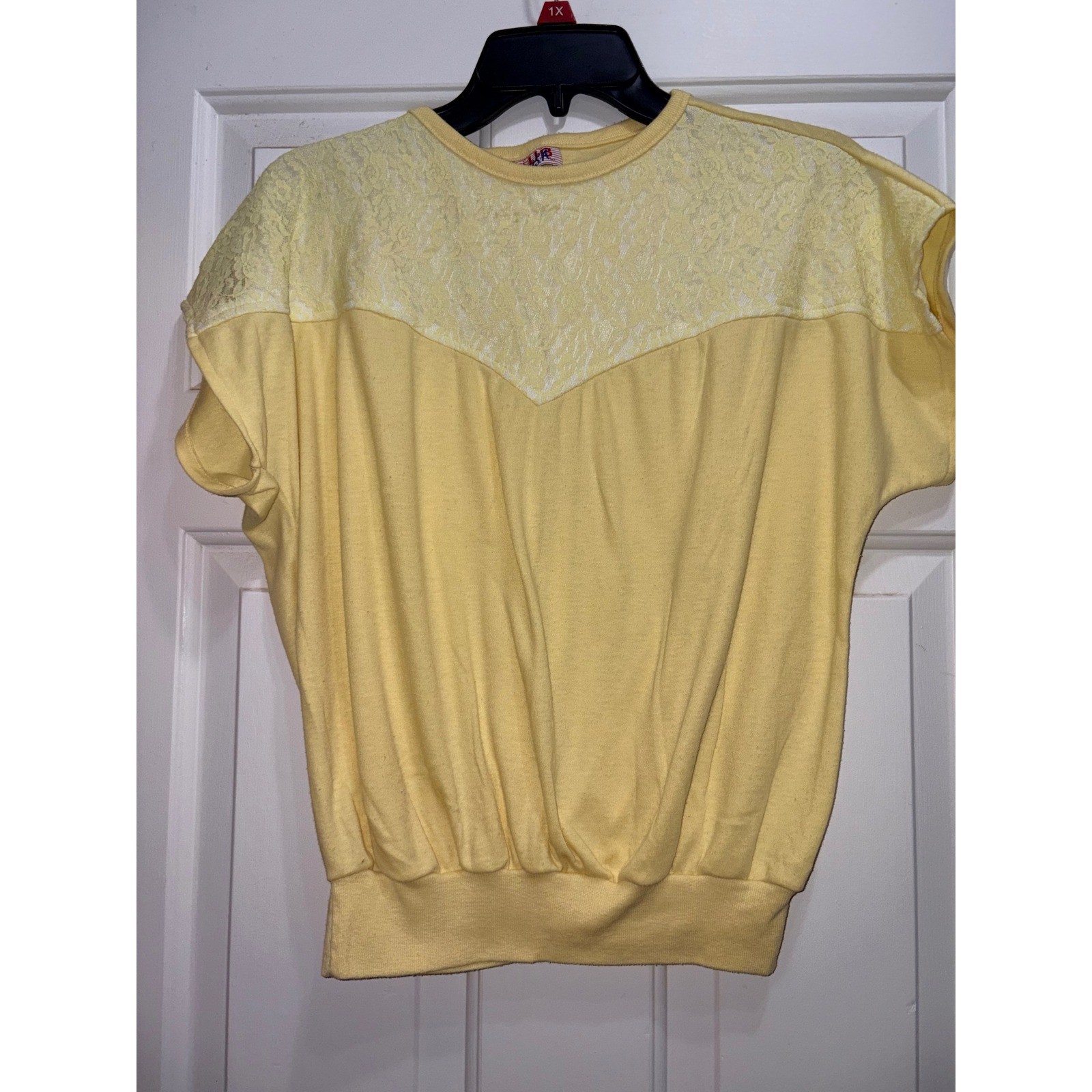 Vintage Club USA Yellow Lace Yoke Dolman Sleeve Banded Hem Top Womens Tag Worn
