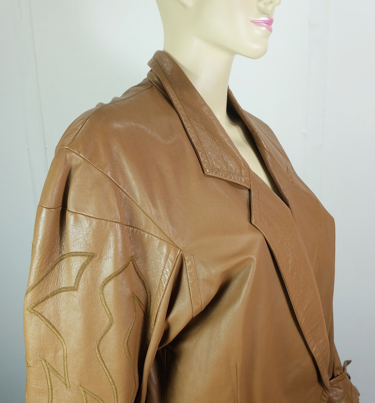 80s vintage LEATHER JACKET sz 36 caramel leather chiwitt embroidered sleeves