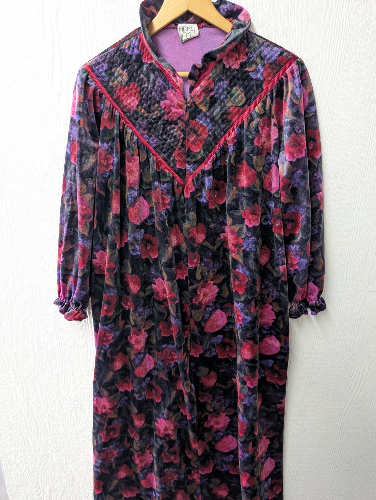 Vintage Appel Floral Velvet Velour Robe House Coat Victorian Granny Size M/L
