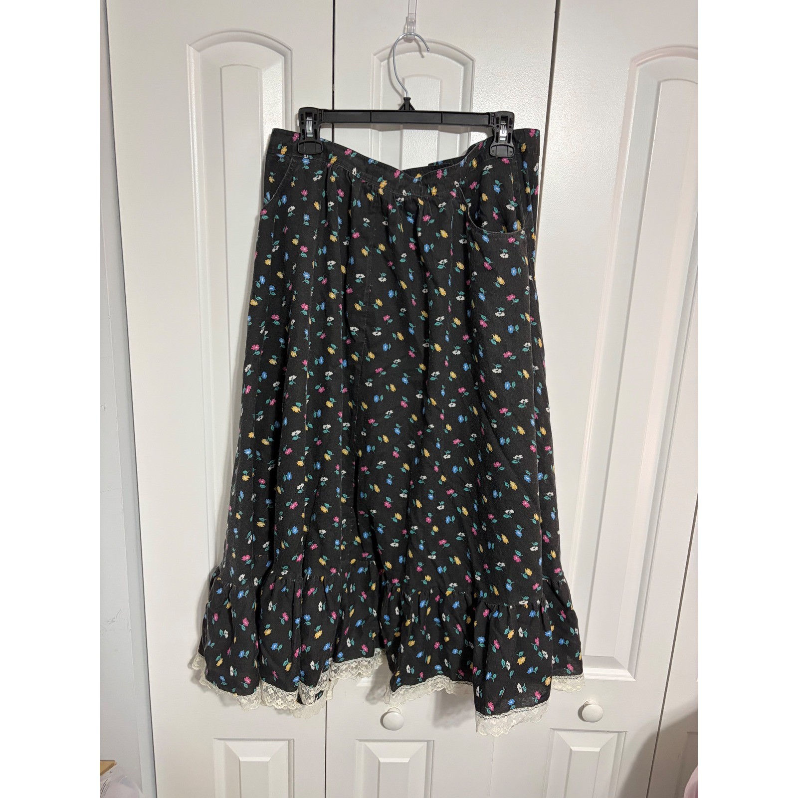 Chequers Midi Skirt Vintage Cottagecore Black Floral Lace Trim Ruffle Hem 30W