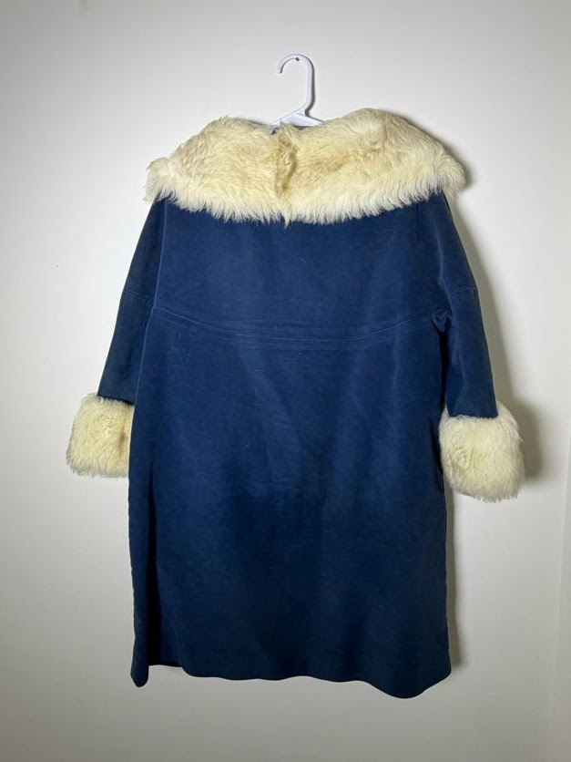 Vintage Country Pacer Women’s Coat Blue Coat, Fur, Buttons – Pre Owned