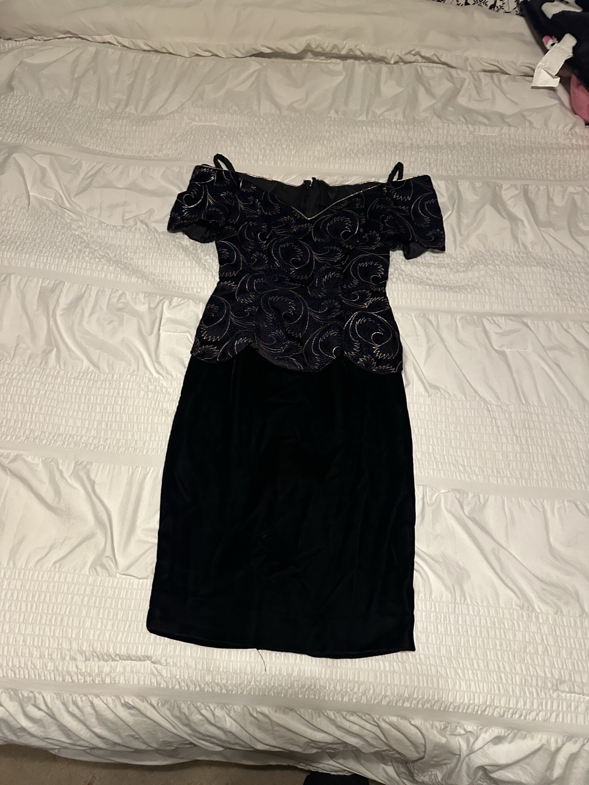VINTAGE 80’s Velvet Peplum Scalloped Hem Pencil Dress Size 3/4 EUC