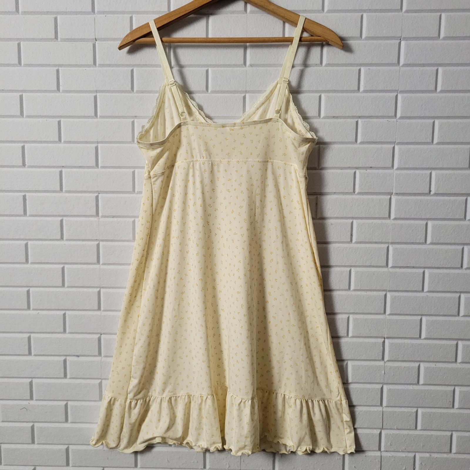 Laura Ashley Nightgown L Yellow Rosebud Floral Lace Cottagecore Chemise