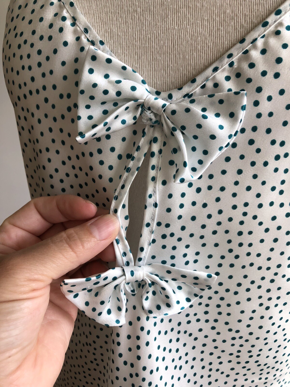 GORGEOUS VTG INTIMATE AFFAIR White Satin Blue Polka Dots Chemise Nightgown SZ S