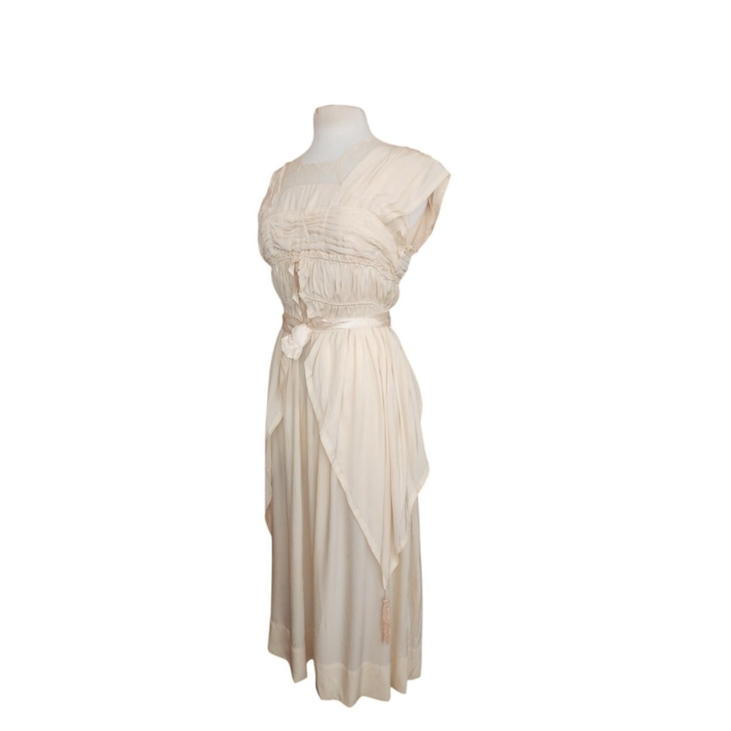 Vintage 1910s Edwardian Dress Cream Silk Tea Gown w/Lace, Pleating, Tassels