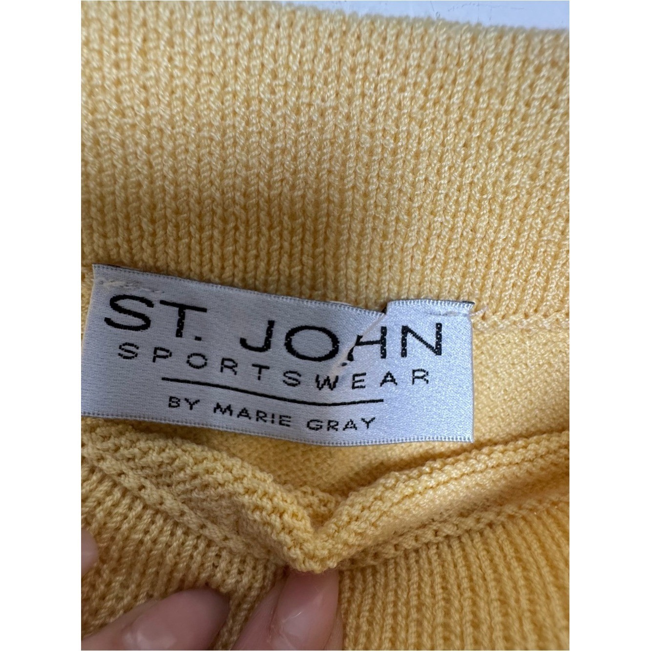 St. John Collection classic Sweater Skirt Size 6 Santana knit Light Yellow HTF