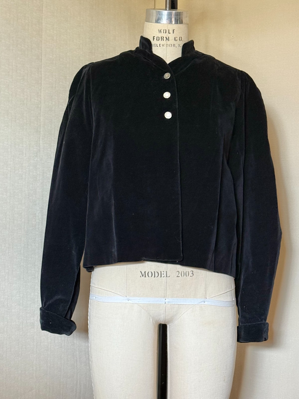 Vtg MCM 1940s /50s BLACK VELVET JACKET w/ WHITE SATIN LINING, CLASSIC TAILORED!!