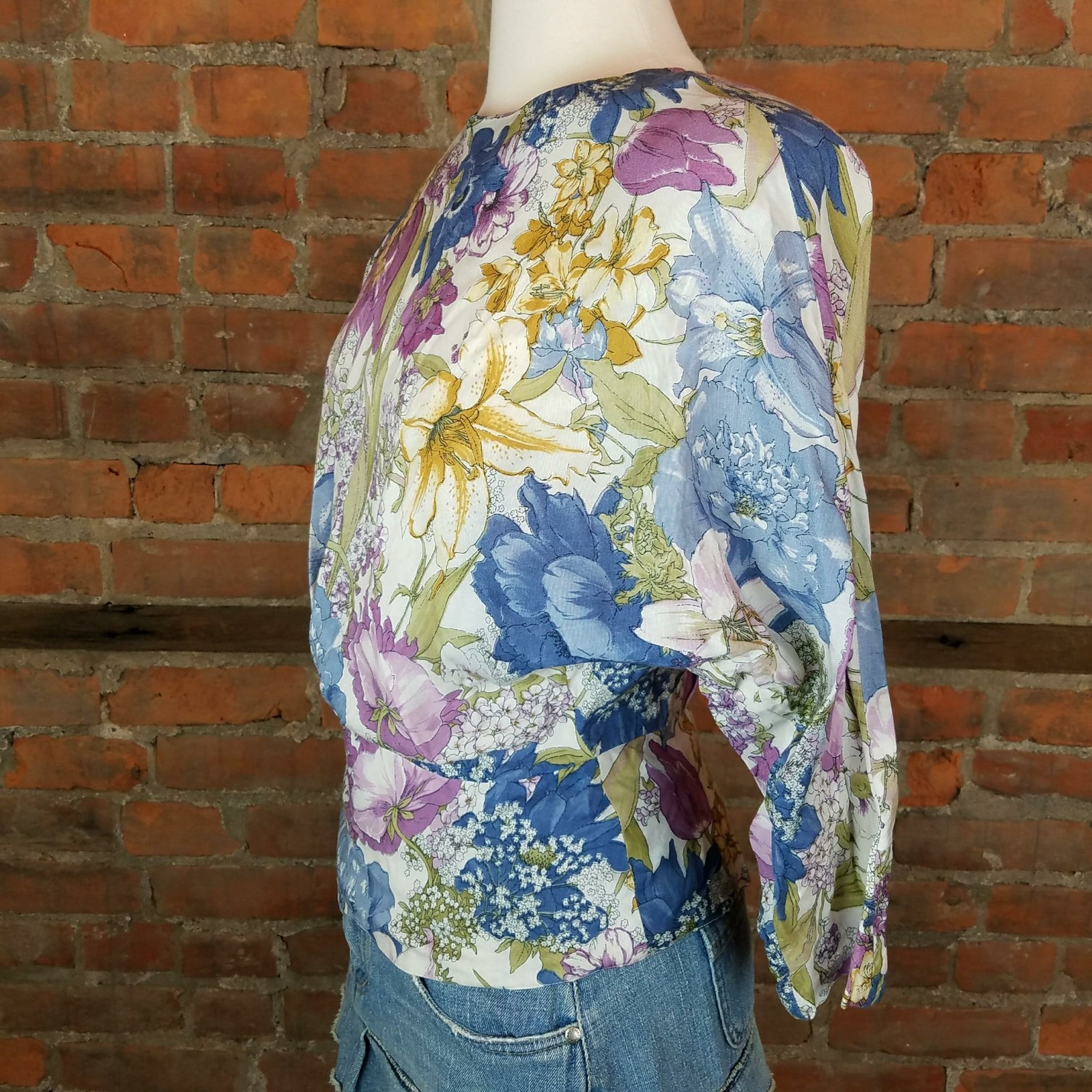 Vintage Womens Blouse FloralPrint White w/LilacBlueGreen Dolman Sleeves Size 12