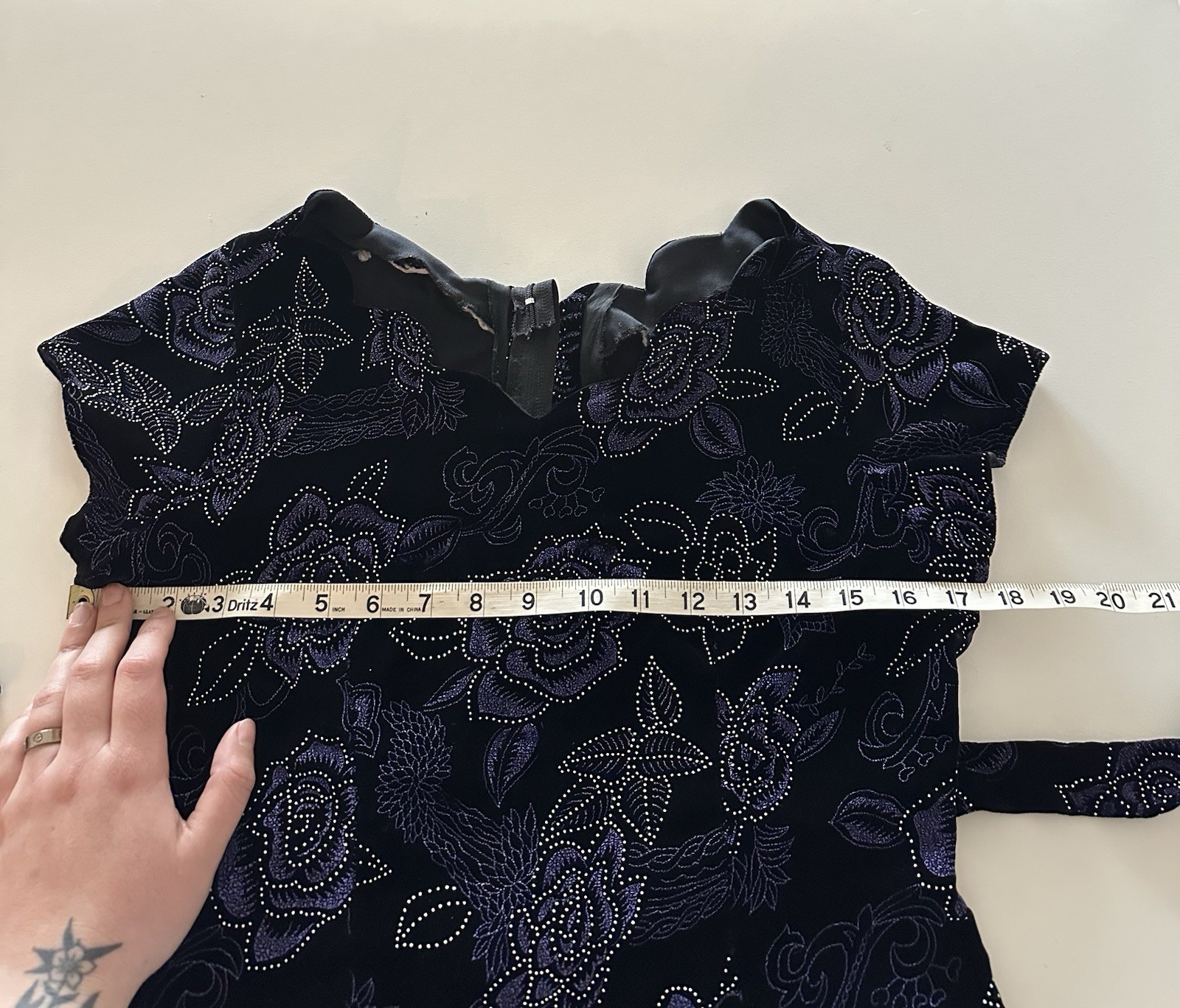 Vintage 90s Velvet Embossed Grunge Floral Sweetheart Neckline Top S? Black Rose