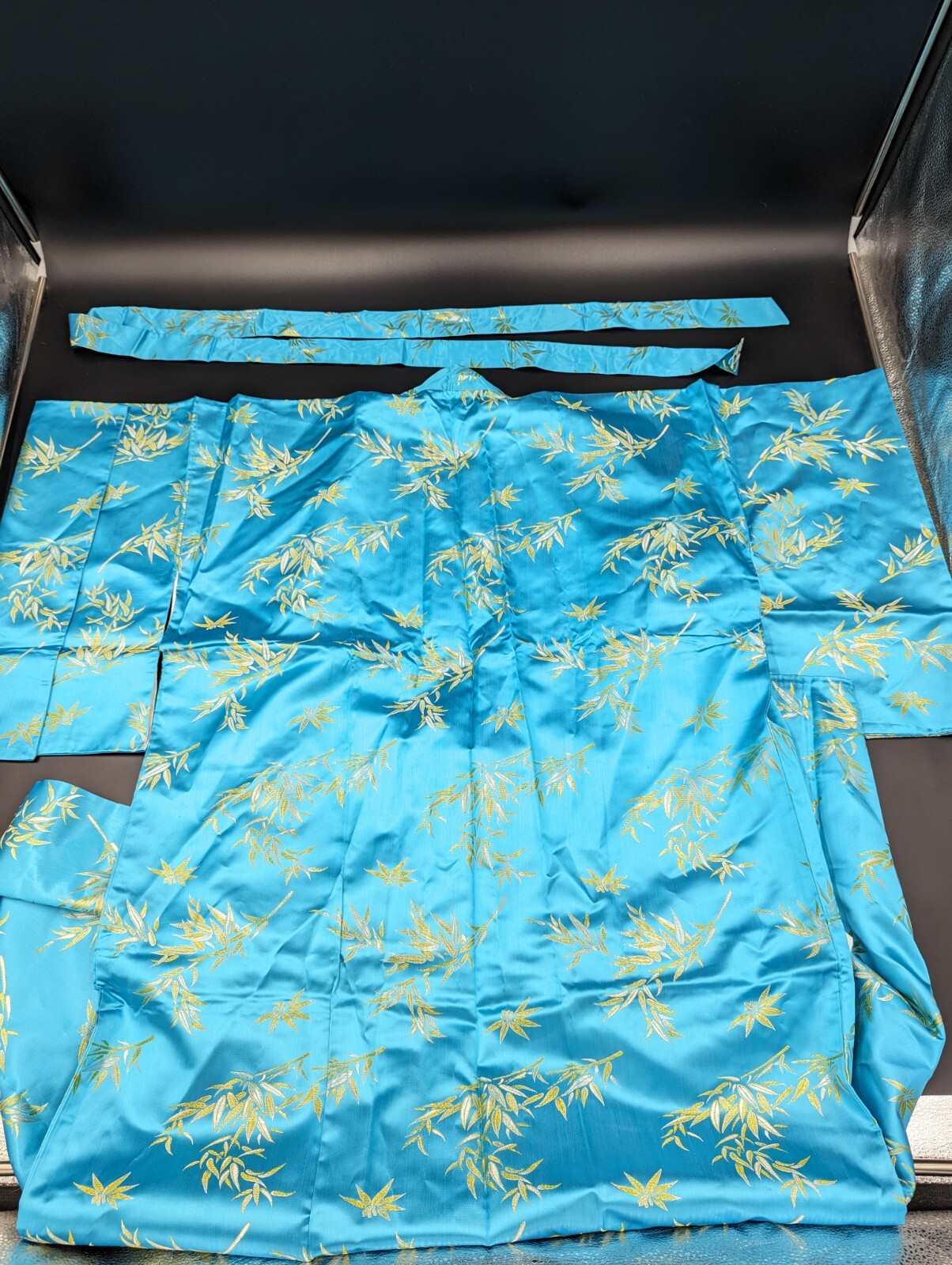 Vintage Joli Blue Silk Kimono w/ Embroidery Made in Japan size Small