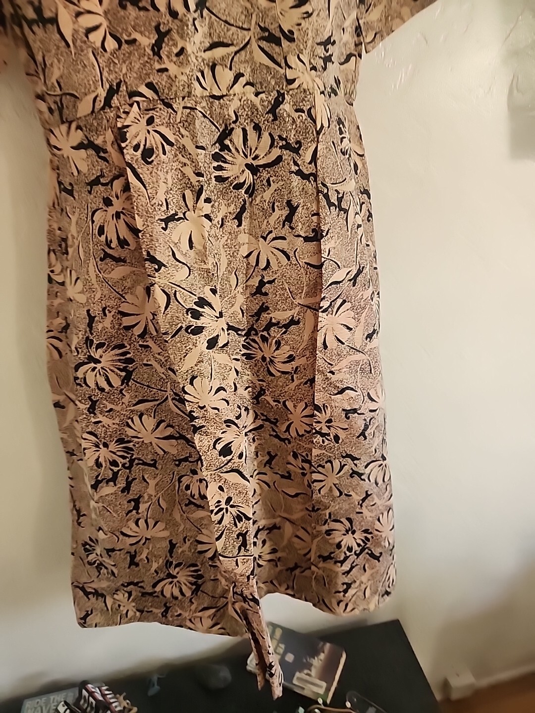 vintage 40’s dress med large short sleeve pony,foral graphics excellent 1940’s