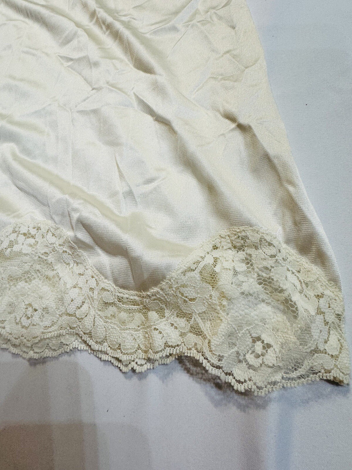 Half Slip Womens M 32 Skirt 30” L Beige Lace Slit Side Lingerie Undergarment