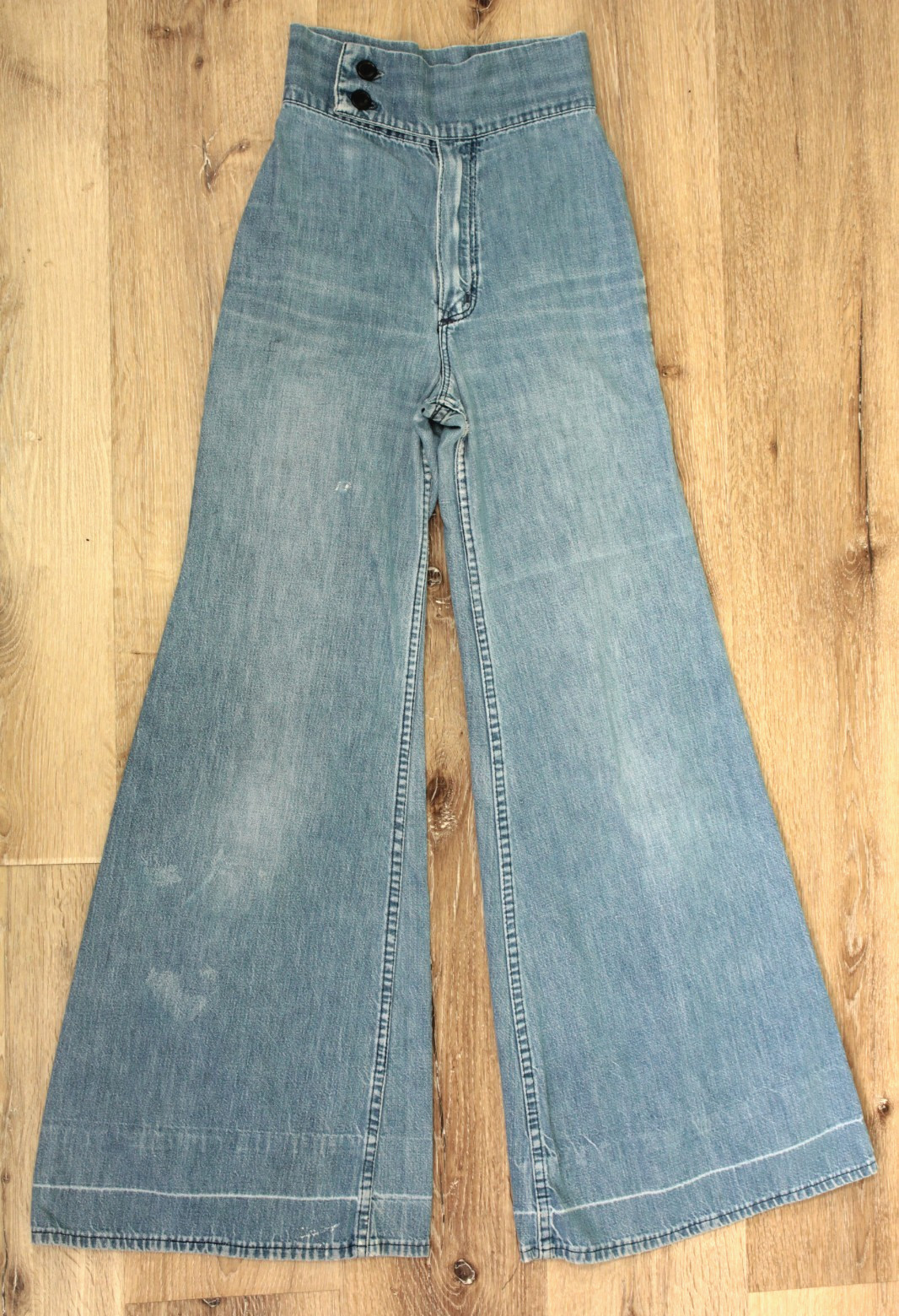 VTG Women’s 70s Wrangler High Waist Band Denim Bell Bottom Jeans XXS / Sz 23″