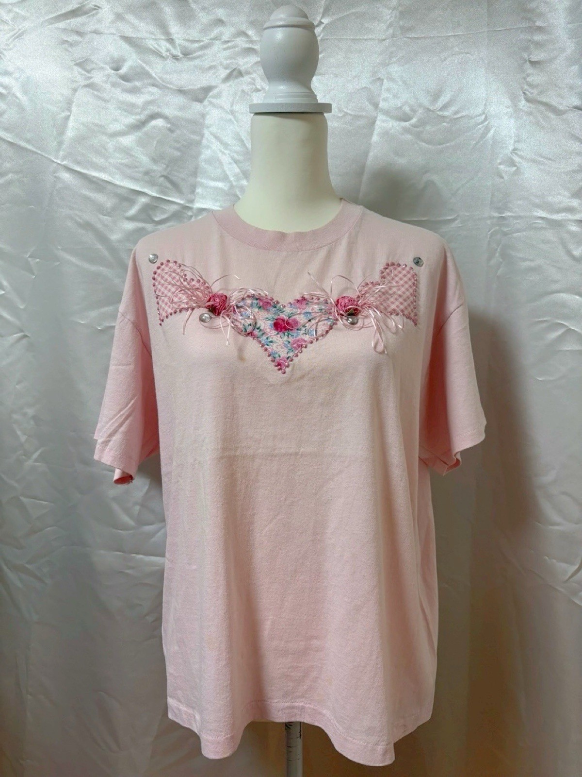 Vintage 1990s Hanes Heart Patchwork Rose Embroidery T shirt Pink USA Cottagecore